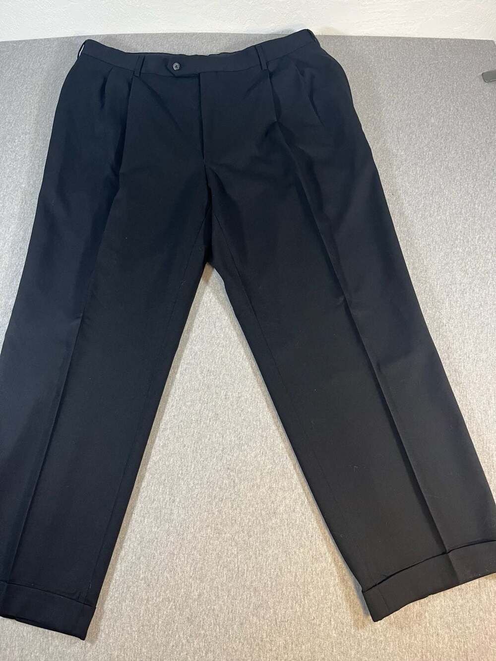 JoS. A. Bank Black Pleated 100% Wool Dress Trousers Cuffed Hem Men’s 42x30